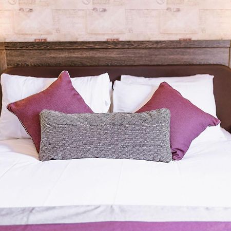 The Bull Hotel Stony Stratford Extérieur photo