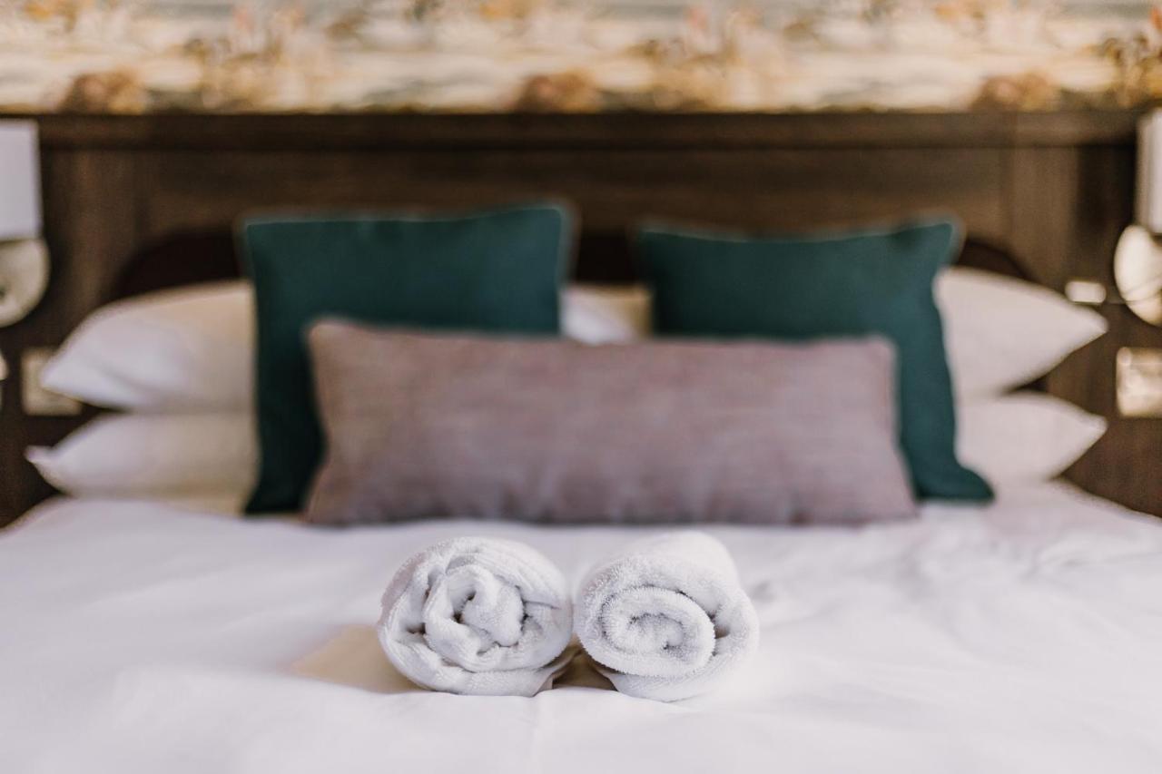 The Bull Hotel Stony Stratford Extérieur photo